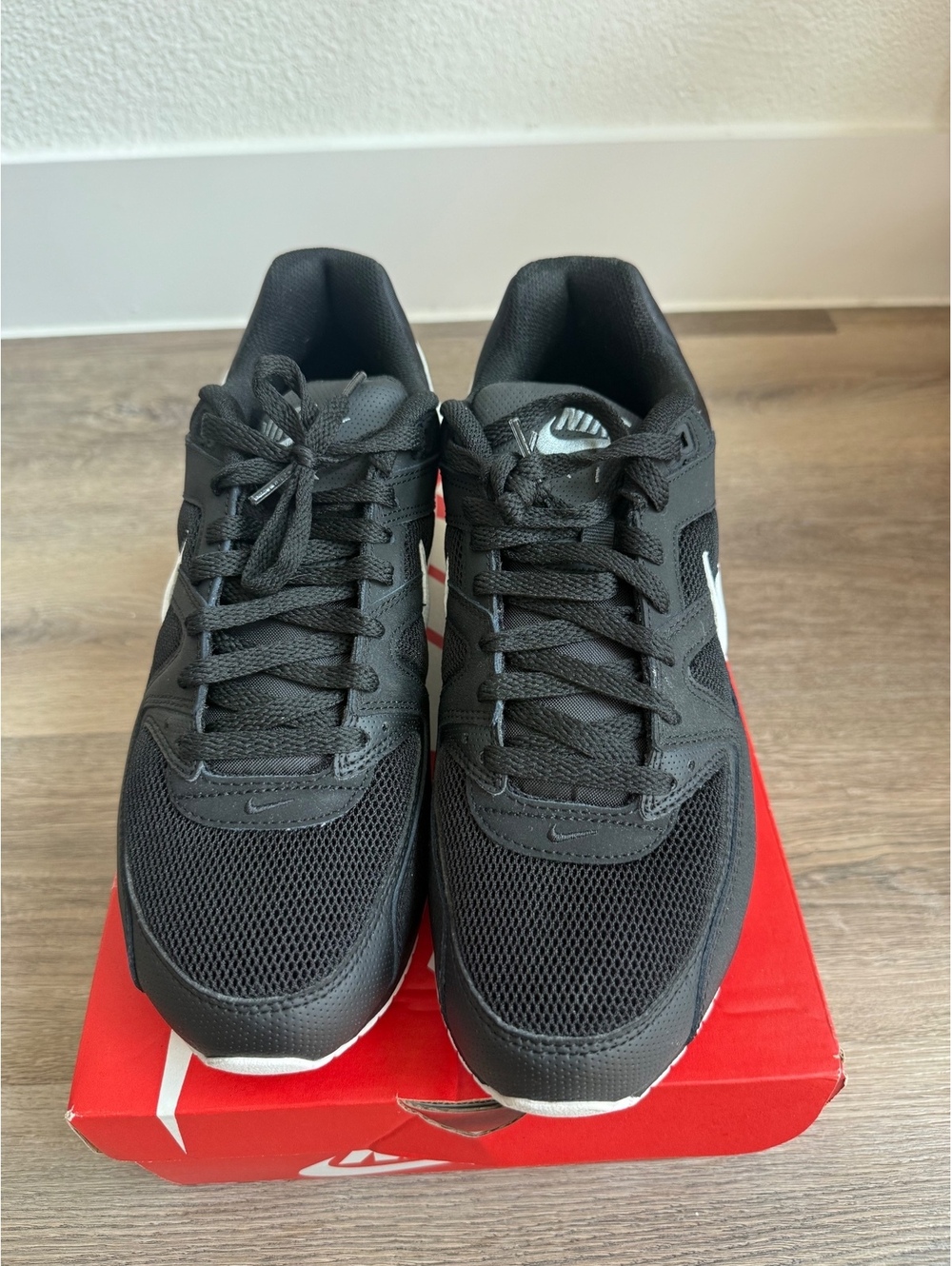 Nike Air Max Men's Running Shoes Black White Size 10.5 - Picture 3 of 5